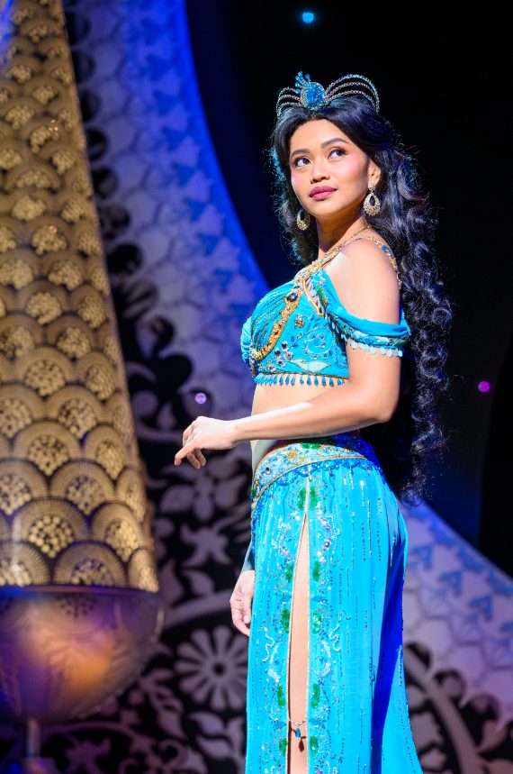 Desmonda Cathabel dressed as Princess Jasmine in blue, looking over her shoulder