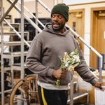 Luke Wilson (Danny Gilmartin) holding a bunch of wildflowers