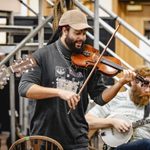 Theo Diedrick (Swing playing violin with banjo player in background